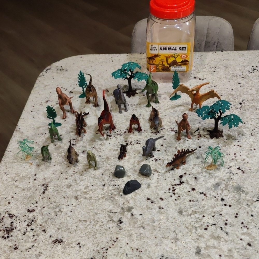 Medium Sz Dinosaur Plastic Animal Dinosaur Set Trees 25 Pieces.